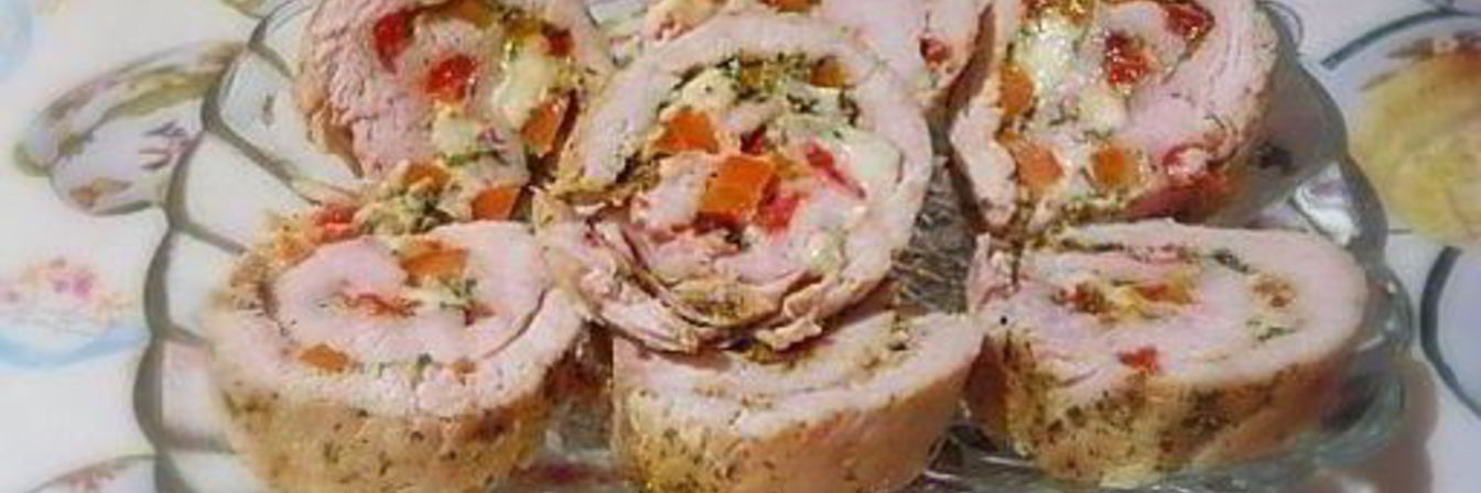 Рулет куриный с сыром и морковью в духовке