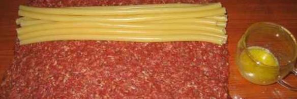 рулет мясной с фаршем и макаронами