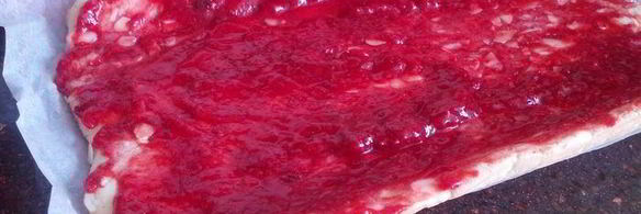 рулет с клубникой