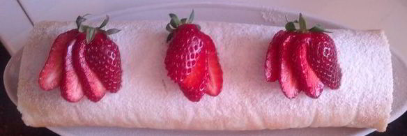 рулет с клубникой