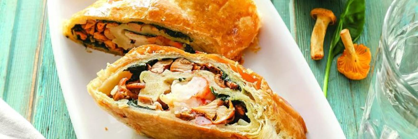 Рулет с лисичками, зеленью и креветками