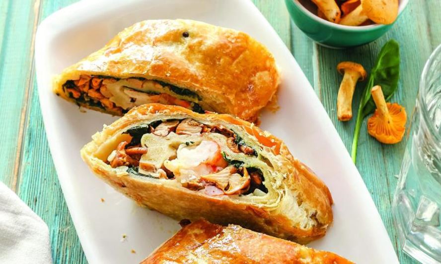 Рецепт рулета с лисичками, зеленью и креветками