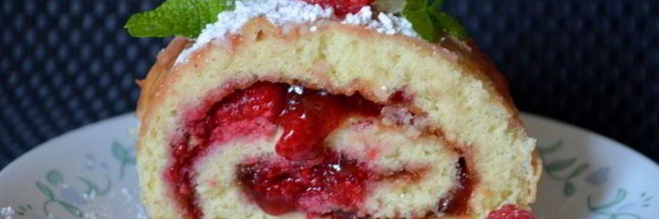 Рулет с малиной