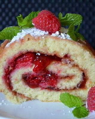 Рулет с малиной