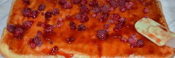 рулет с малиной