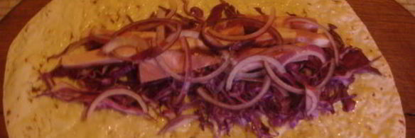 рулет с овощами и копченой грудинкой