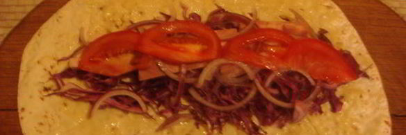 рулет с овощами и копченой грудинкой