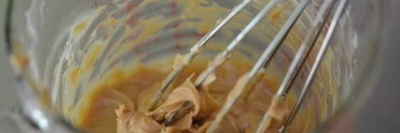 рулет шоколадный с арахисовой пастой