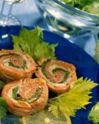 Рулетики из красной и белой рыбы