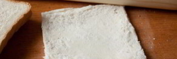 рулетики из лосося с белым хлебом и сливочным сыром