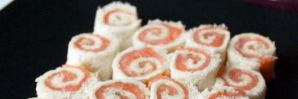 рулетики из лосося с белым хлебом и сливочным сыром