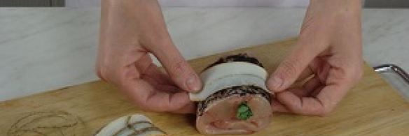 рулетики из щуки с ореховым соусом