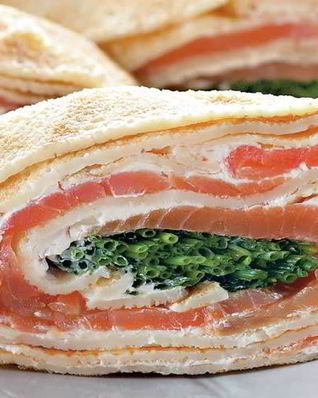 Рулетики с копченым лососем