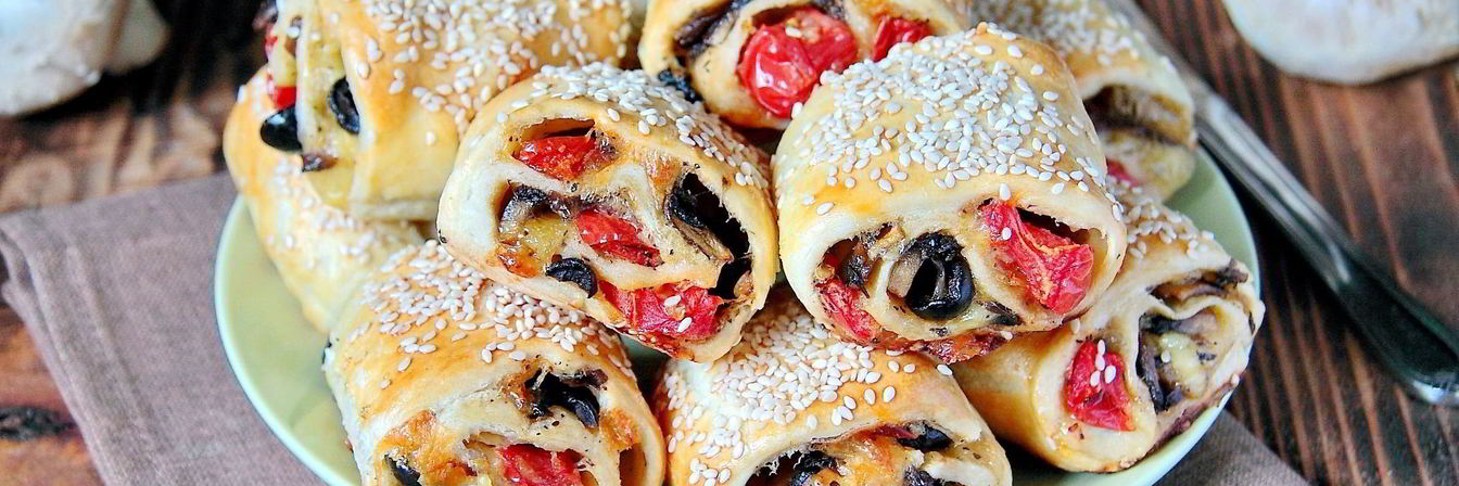 Рулетики с томатами и грибами