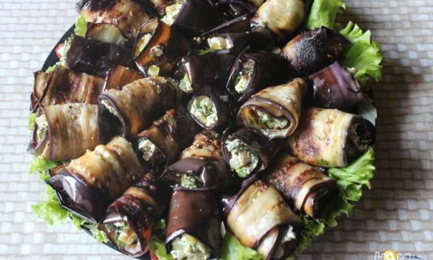 Рецепт рулетов из баклажан с творогом