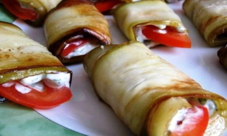 Рецепт рулетов из баклажанов с помидорами