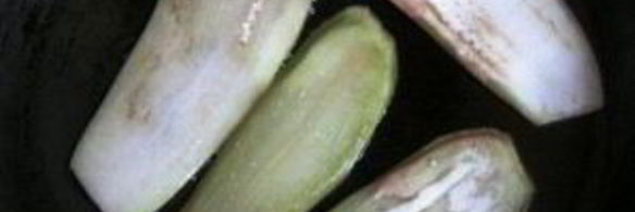 рулеты из баклажанов с помидорами