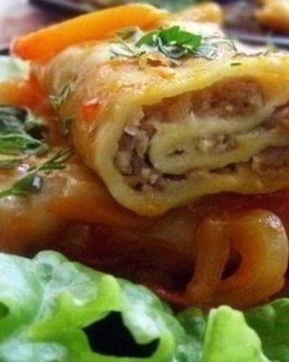 Рулеты с мясом, тушеные в соусе