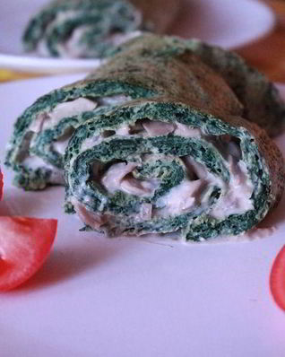 Шпинатный рулет с грибной начинкой
