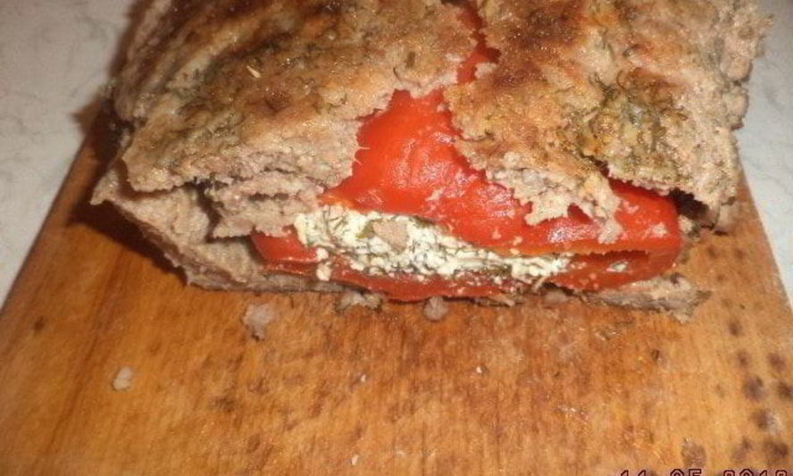 Рецепт сочного рулета из фарша с фаршированным перцем