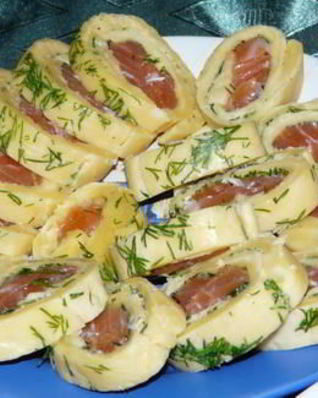 Сырный рулет с красной рыбой