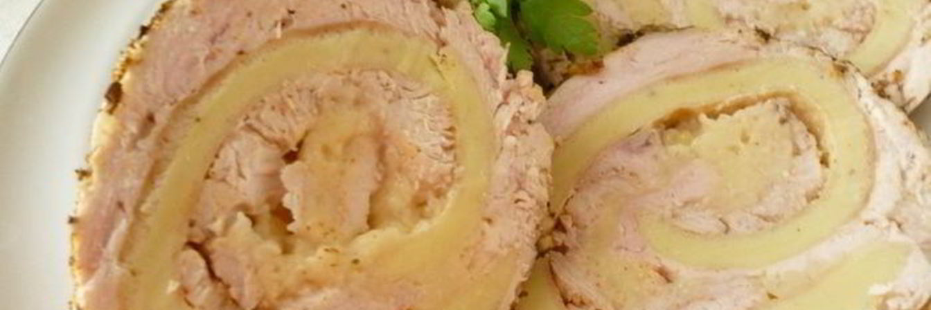 Вареный куриный рулет