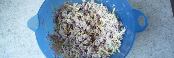 закусочные рулетики из слоеного теста с ветчиной и сыром