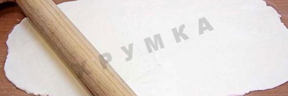 закусочные рулетики из сыра и салями