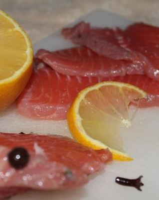 Рыба, маринованная с мандаринами и зеленым чаем