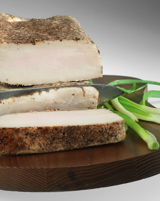 Сало с перцем