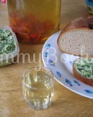 Сало с зеленью и чесноком