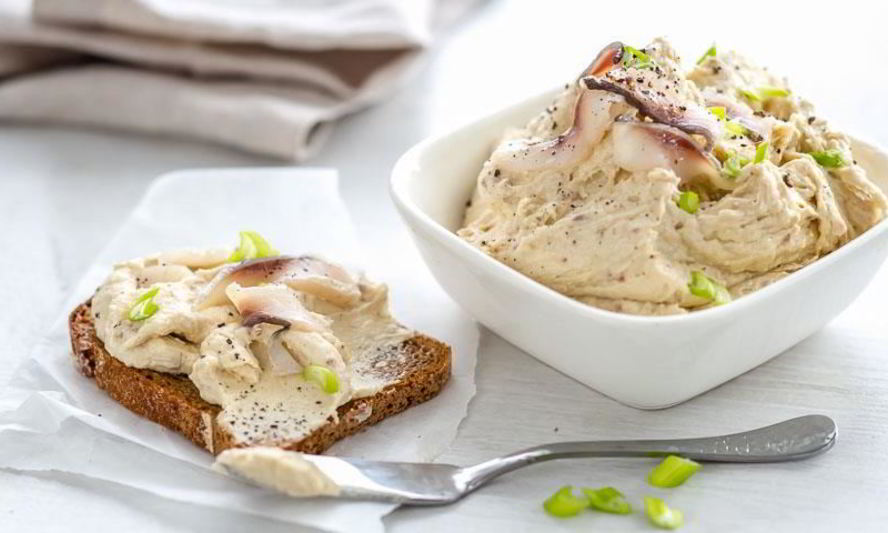 Рецепт селедочного масла с горчицей и молоком