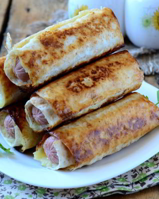 Сосиски в картофельно-сырной шубке