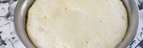 сосиски в тесте на сковороде