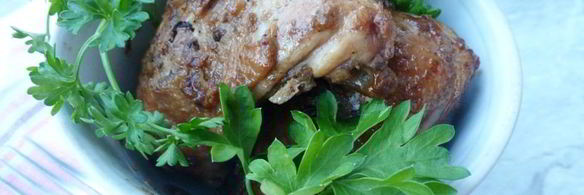 томленые куриные бедра, маринованные в квасе