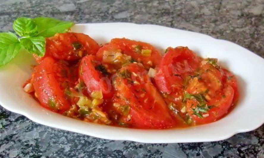 Рецепт тушеных помидоров с чесноком и луком