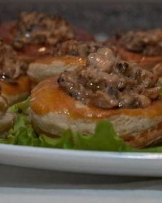 Волованы с курицей и грибами