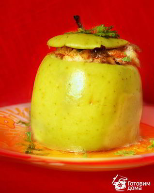 Яблоки, фаршированные курицей, черносливом и грецкими орехами