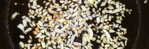 эмпанадас с тунцом и маринованным желтком