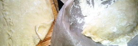 эмпанадас с тунцом и маринованным желтком