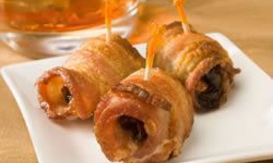 Рецепт закуски из фиников и бекона