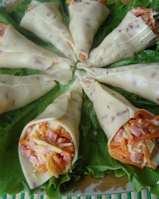 Закуска из плвленного сыра с корейской морковью