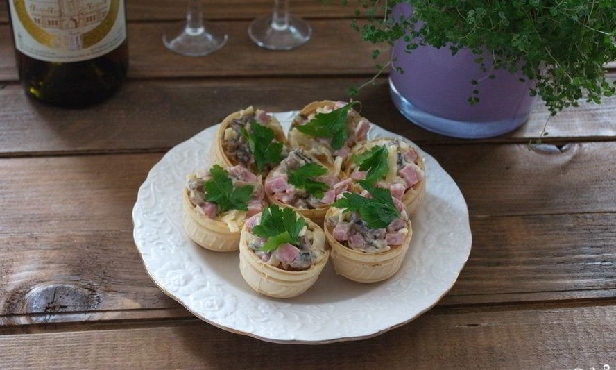 Рецепт закуски из ветчины и сыра