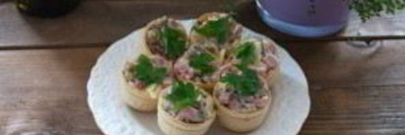 закуска из ветчины и сыра