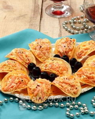 Закуска на чипсах