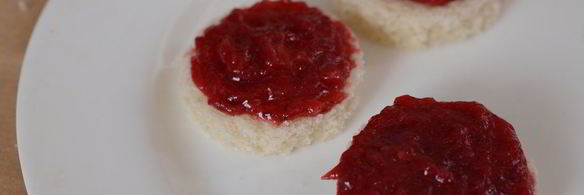 закуска с паштетом и клюквенным чатни