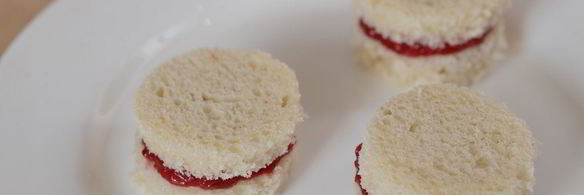 закуска с паштетом и клюквенным чатни