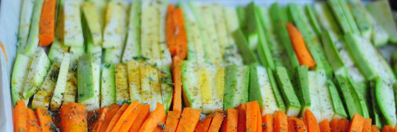 Запеченные палочки из кабачков и моркови