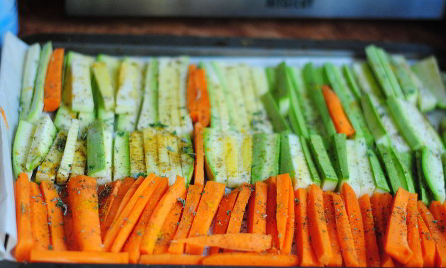 Рецепт запеченных палочек из кабачков и моркови