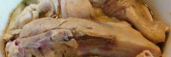 зеленое, горячее карри с баклажанами и курицей